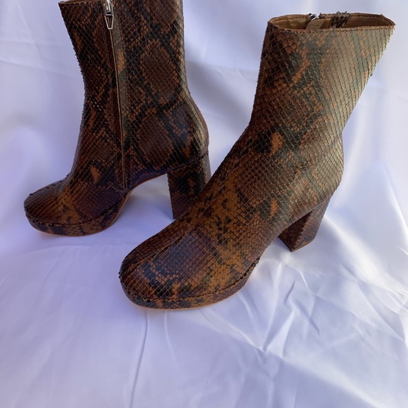 Dolce Vita Shoes - Dolce Vita Eden LEATHER Boothie